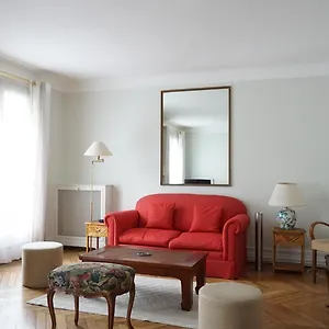 https://rue-yvon-villarceau-16.fr-paris.fr